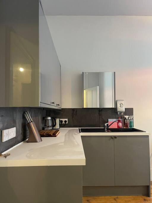 4 Quiet Compact Studio With Garden View - Best Location - Comfortable - Quiet Apartment Brighton Ngoại thất bức ảnh