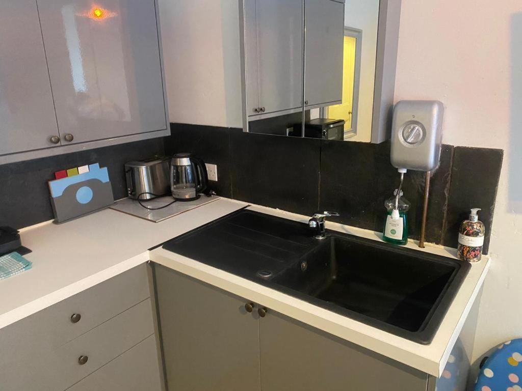 4 Quiet Compact Studio With Garden View - Best Location - Comfortable - Quiet Apartment Brighton Ngoại thất bức ảnh